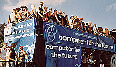 sexy vollbusige Blondinen auf Float 7 in Hannover 2003