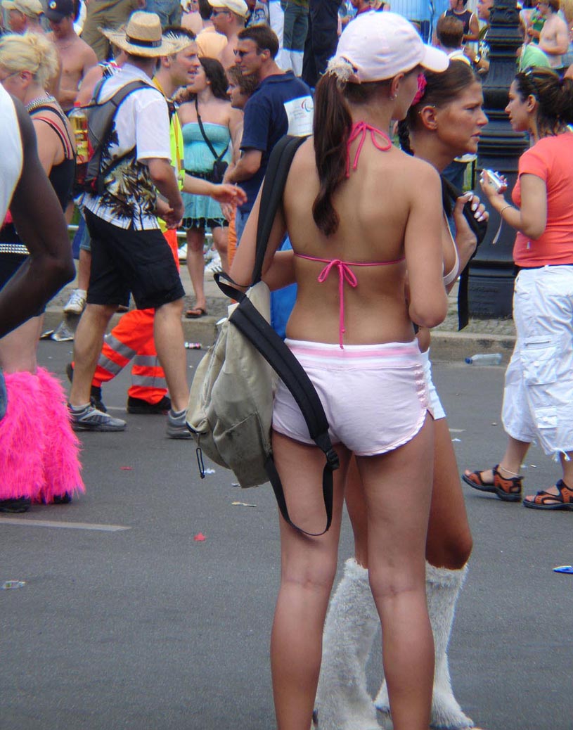 girl in sexy Höschen auf Loveparade