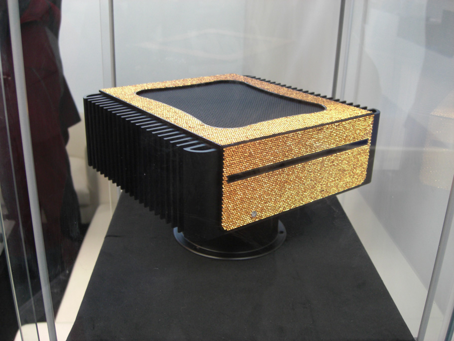 mini PC mit goldenem look